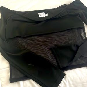 Size 6 Princess Polly black off the shoulder top🖤